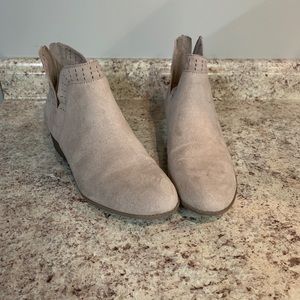 Arizona Jean Company tan booties